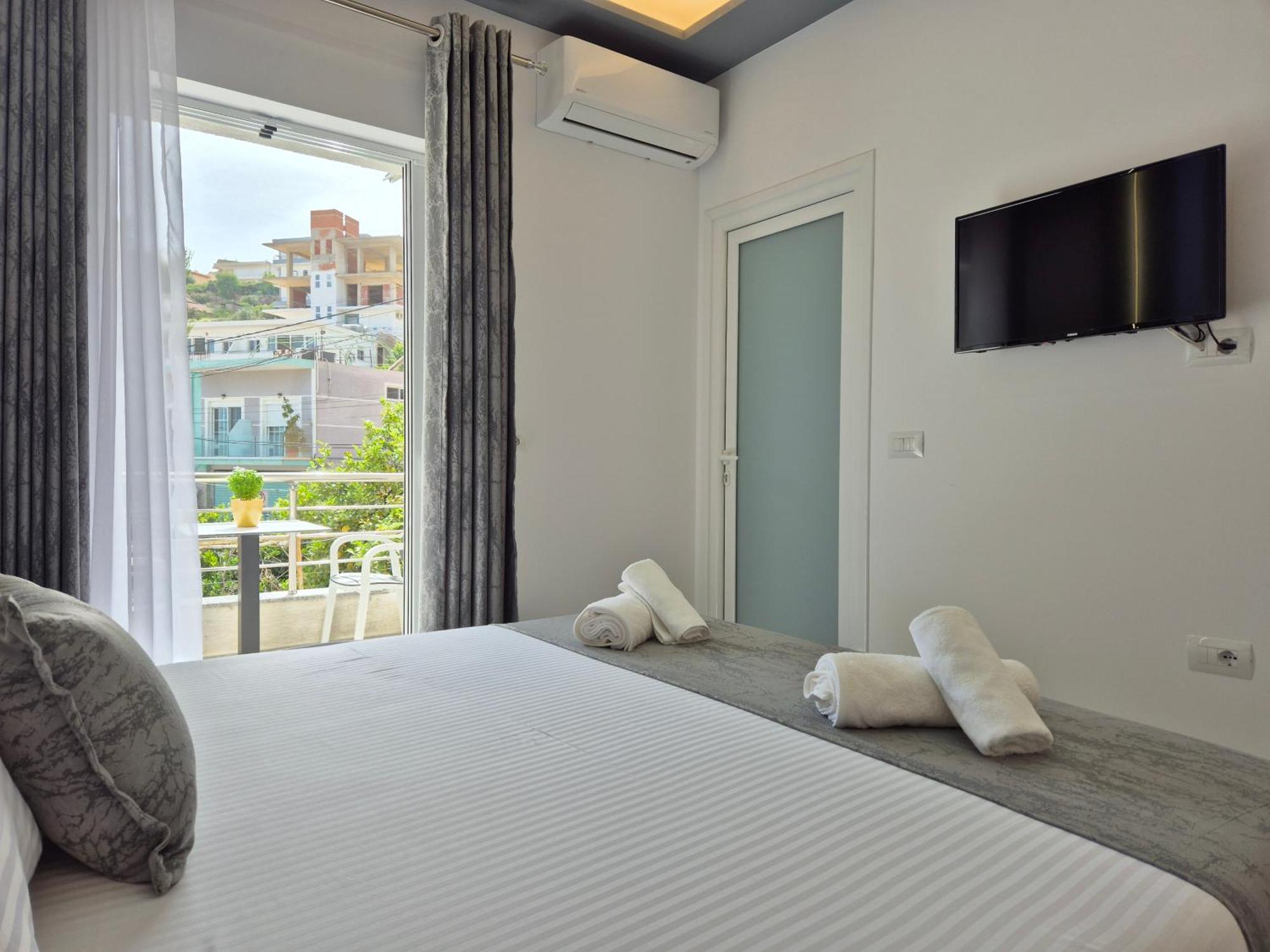 Vila Roxhest Sarandë Exterior foto